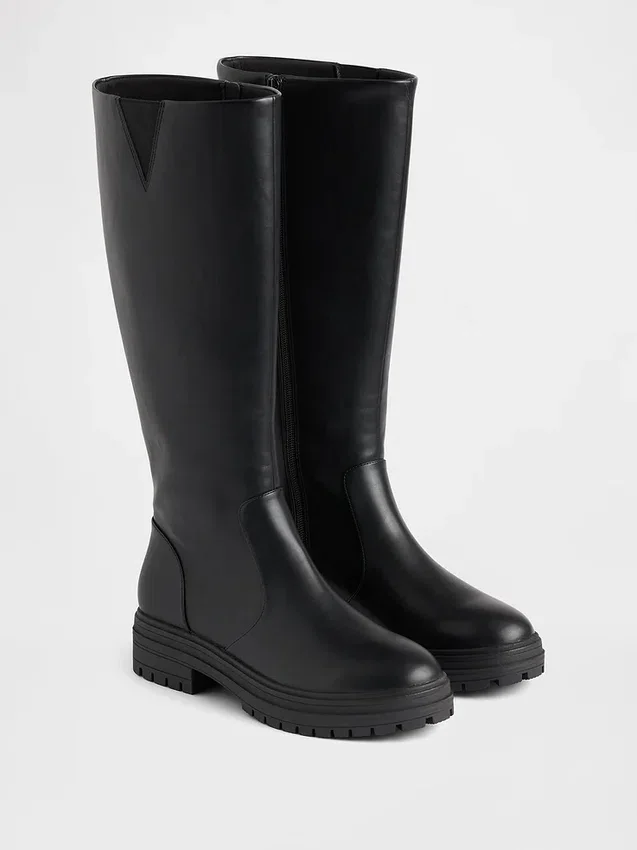 Hohe Stiefel aus veganem Leder mit Profilsohle