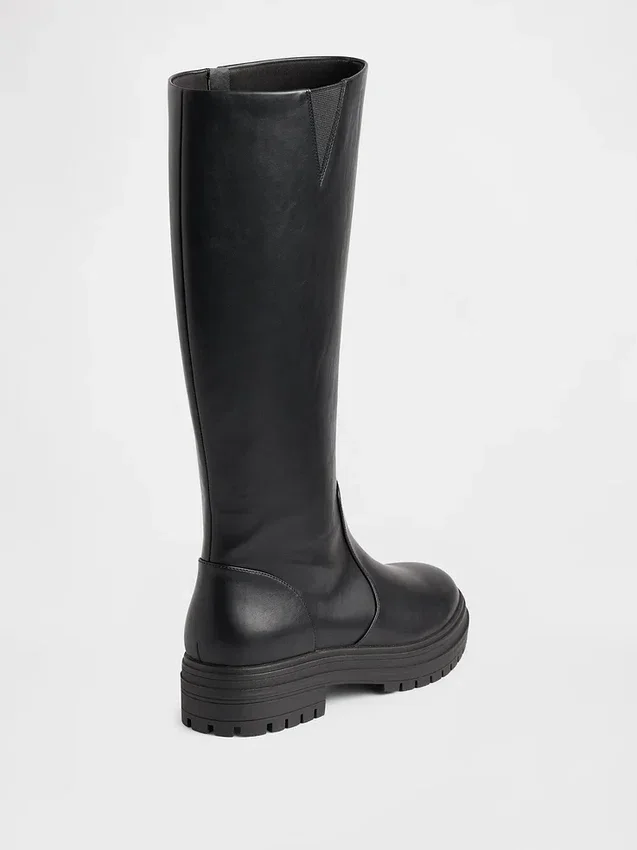 Hohe Stiefel aus veganem Leder mit Profilsohle