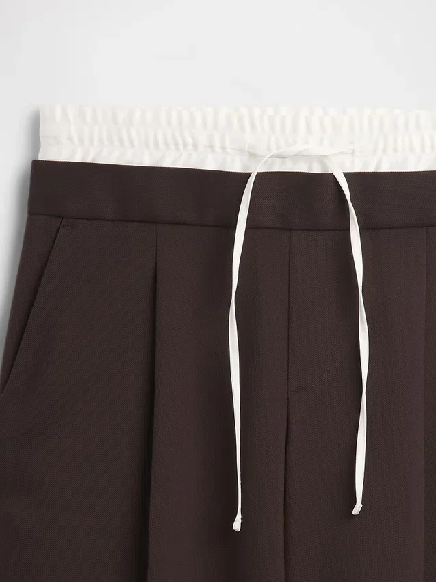 Hose mit mittlerer Leibhöhe und doppeltem Bund
