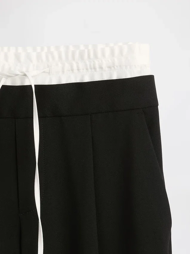 Hose mit mittlerer Leibhöhe und doppeltem Bund