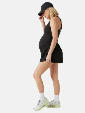 Ingrid und Isabel – das Tennis-Umstandsmode-Kleid