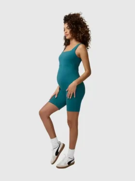 Ingrid und Isabel – der kurze Active-Unitard-Shorts-Jumpsuit für Umstandsmode