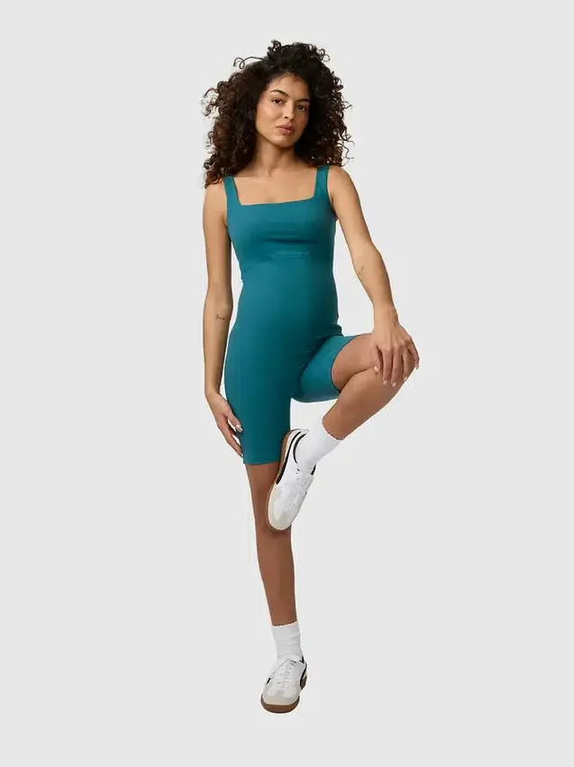Ingrid und Isabel – der kurze Active-Unitard-Shorts-Jumpsuit für Umstandsmode