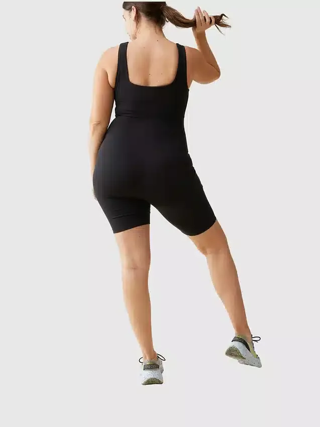 Ingrid und Isabel – der kurze Active-Unitard-Shorts-Jumpsuit für Umstandsmode