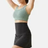 Ingrid und Isabel – Der schwarze Postpartum-Support-Skort für frischgebackene Mamas
