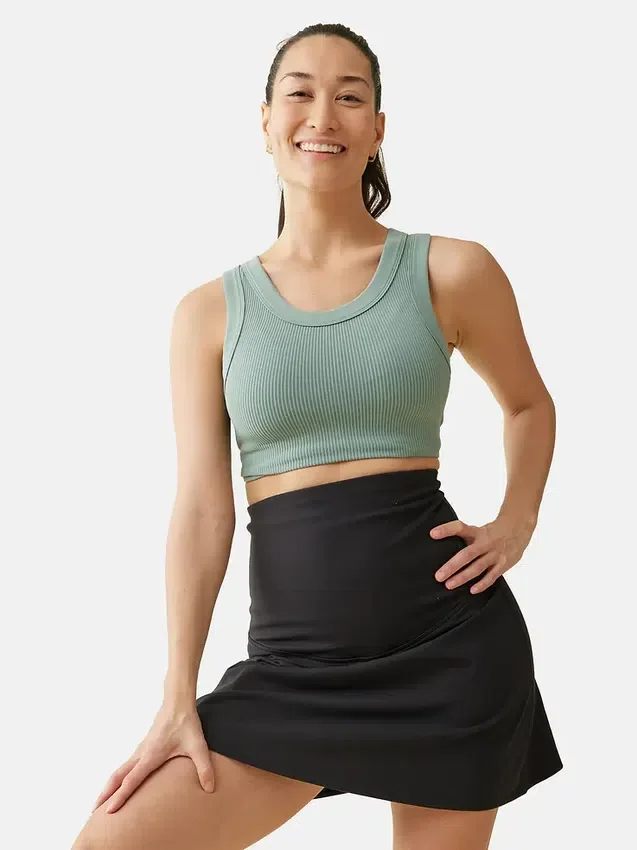 Ingrid und Isabel – Der schwarze Postpartum-Support-Skort für frischgebackene Mamas