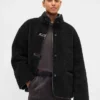 Jacke aus recyceltem Sherpa mit veganen Lederbesätzen