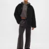 Jacke aus recyceltem Sherpa mit veganen Lederbesätzen