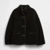 Jacke aus recyceltem Sherpa mit veganen Lederbesätzen