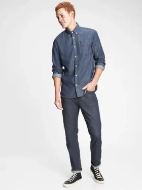 Jeans im athletischen, konisch zulaufenden Schnitt