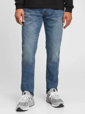 Jeans im athletischen, konisch zulaufenden Schnitt