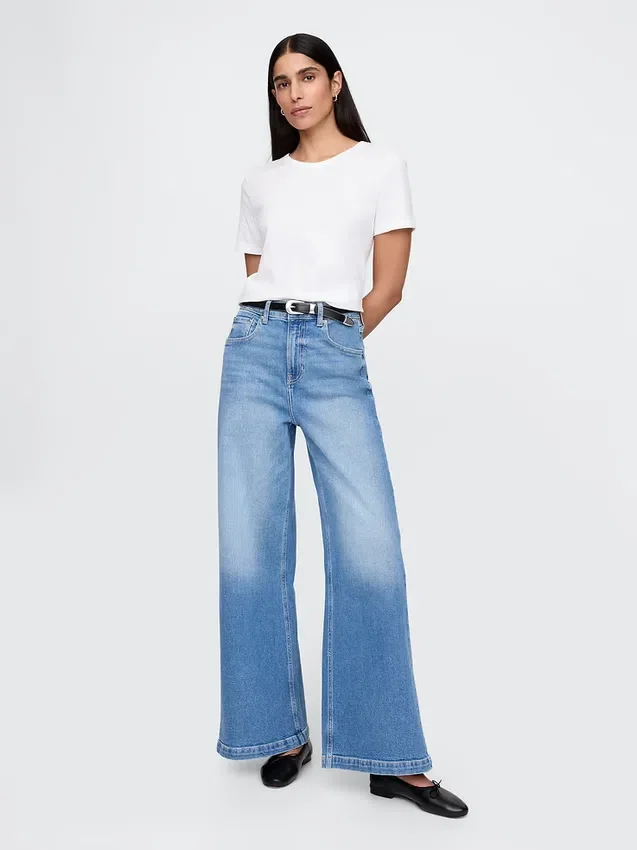 Jeans mit extra hoher Leibhöhe und weitem Bein