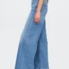 Jeans mit extra hoher Leibhöhe und weitem Bein