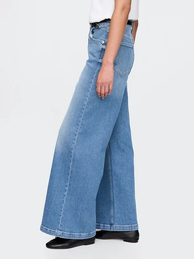 Jeans mit extra hoher Leibhöhe und weitem Bein