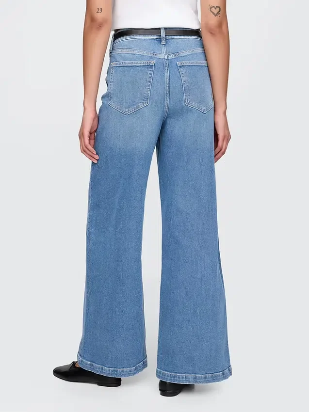 Jeans mit extra hoher Leibhöhe und weitem Bein