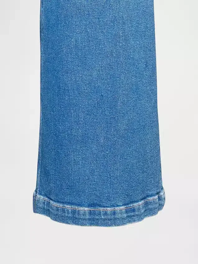 Jeans mit extra hoher Leibhöhe und weitem Bein