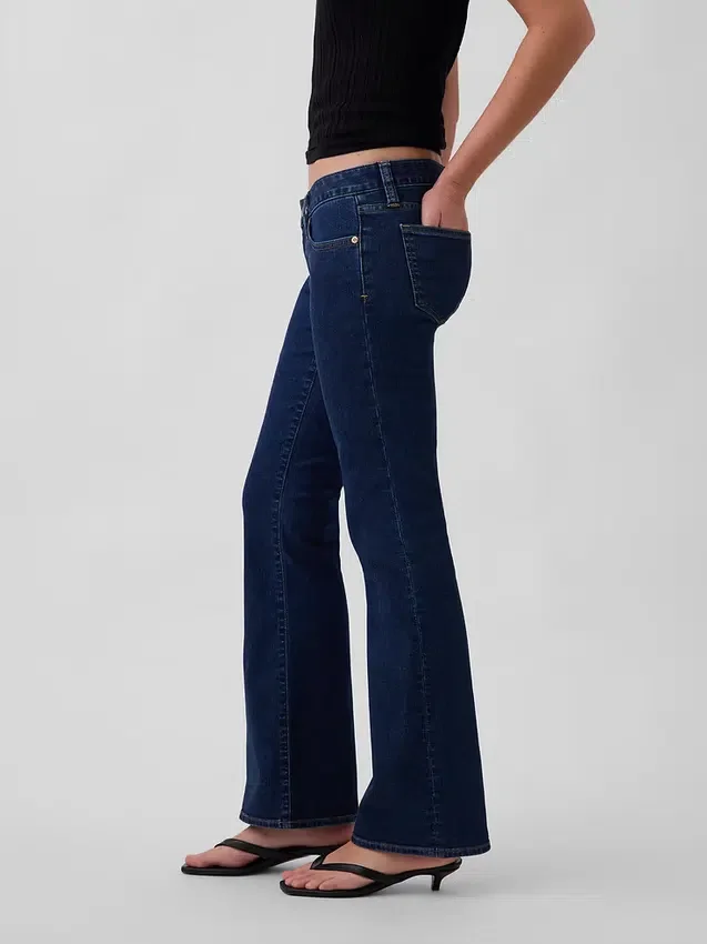 Jeans mit extra niedriger Leibhöhe, lang und schmal geschnitten