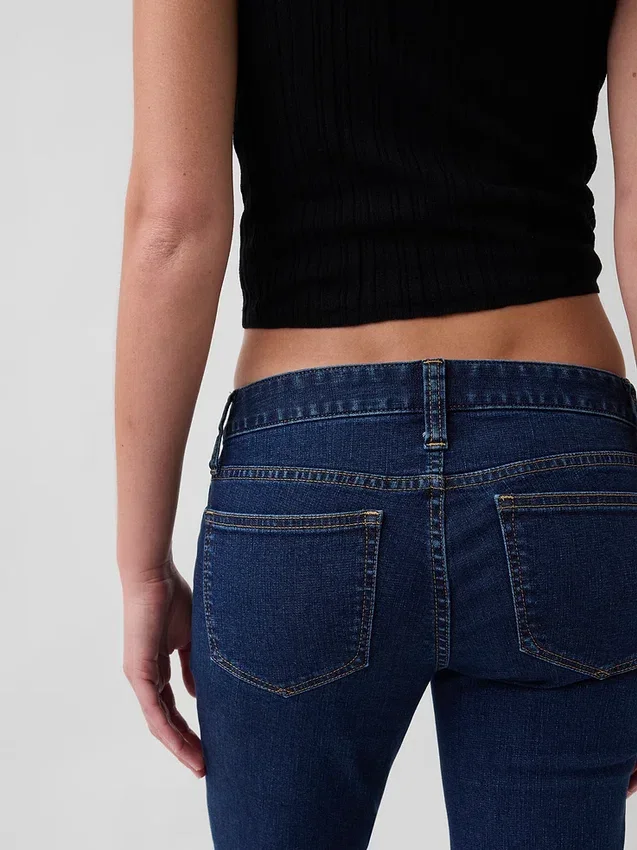 Jeans mit extra niedriger Leibhöhe, lang und schmal geschnitten