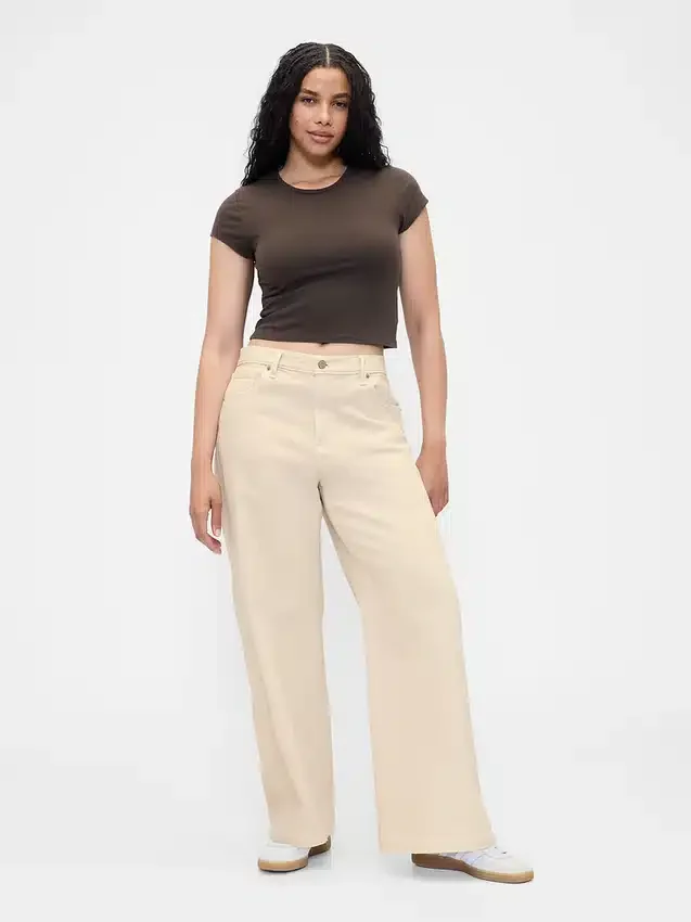 Jeans mit hoher Leibhöhe und weitem Bein