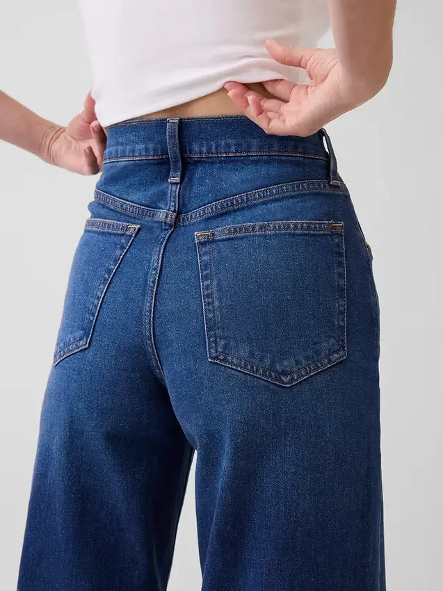 Jeans mit hoher Leibhöhe und weitem Bein