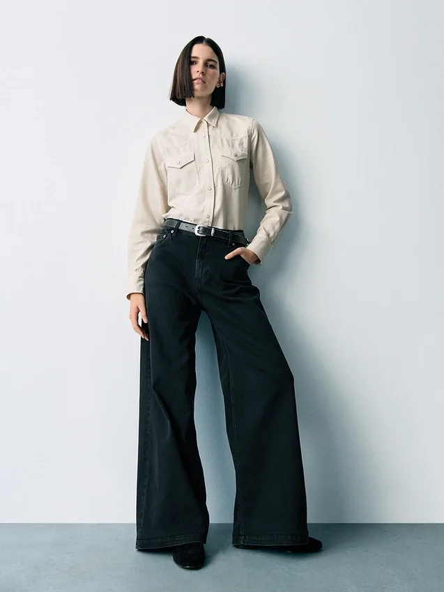 Jeans mit hoher Leibhöhe und weitem Bein