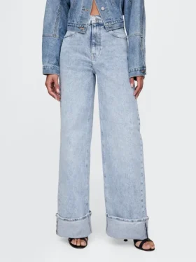 Jeans mit hoher Leibhöhe, weitem Bein und Umschlag