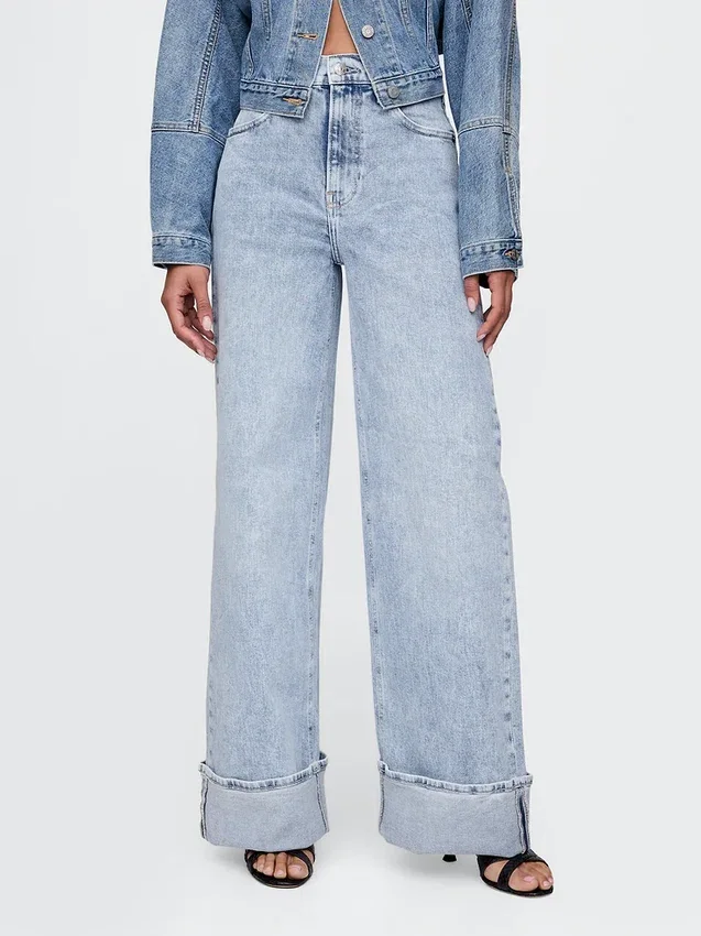Jeans mit hoher Leibhöhe, weitem Bein und Umschlag