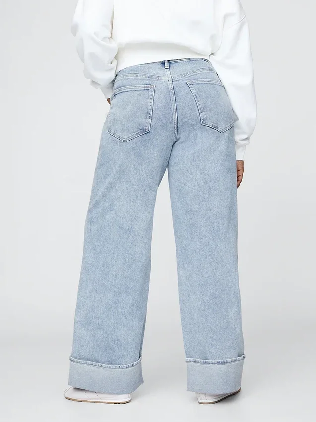 Jeans mit hoher Leibhöhe, weitem Bein und Umschlag