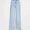 Jeans mit hoher Leibhöhe, weitem Bein und Umschlag