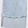 Jeans mit hoher Leibhöhe, weitem Bein und Umschlag