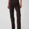 Jeans mit mittlerer Leibhöhe, geradem Schnitt und schmal zulaufendem Bein