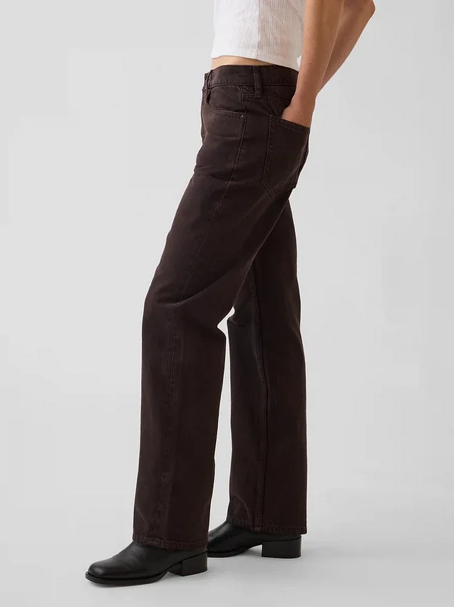 Jeans mit mittlerer Leibhöhe, geradem Schnitt und schmal zulaufendem Bein