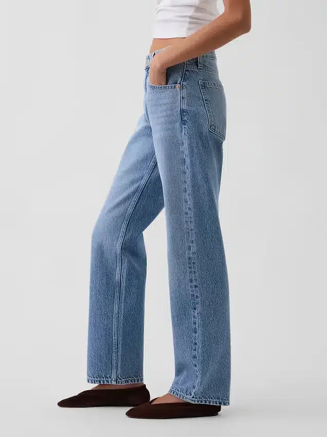 Jeans mit mittlerer Leibhöhe, geradem Schnitt und schmal zulaufendem Bein