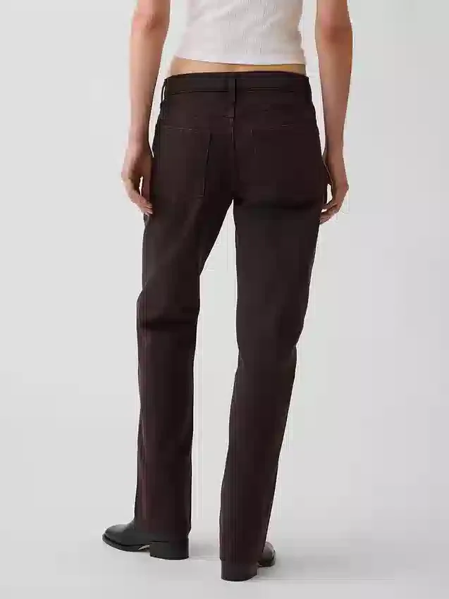 Jeans mit mittlerer Leibhöhe, geradem Schnitt und schmal zulaufendem Bein