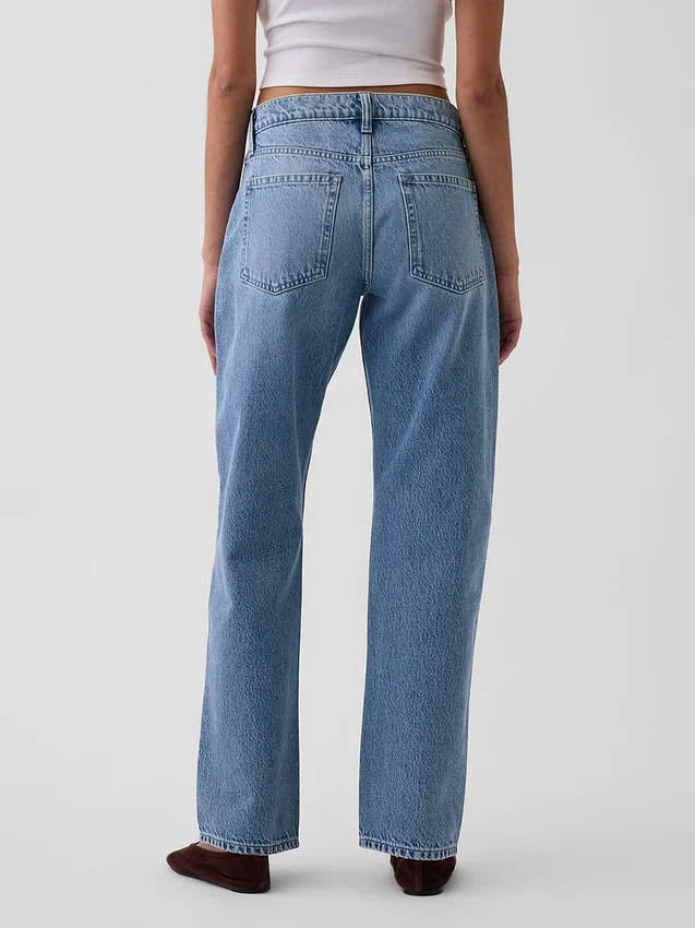 Jeans mit mittlerer Leibhöhe, geradem Schnitt und schmal zulaufendem Bein
