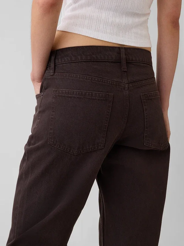 Jeans mit mittlerer Leibhöhe, geradem Schnitt und schmal zulaufendem Bein