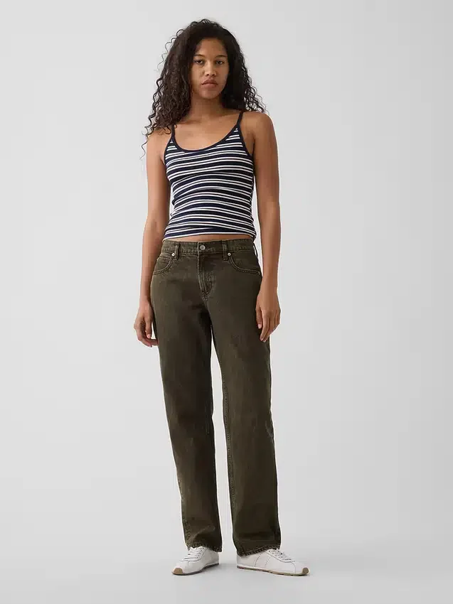 Jeans mit mittlerer Leibhöhe, geradem Schnitt und schmal zulaufendem Bein