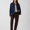 Jeans mit mittlerer Leibhöhe, geradem Schnitt und schmal zulaufendem Bein