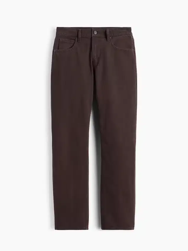 Jeans mit mittlerer Leibhöhe, geradem Schnitt und schmal zulaufendem Bein