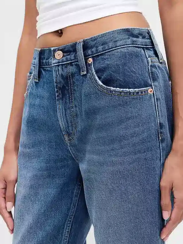 Jeans mit mittlerer Leibhöhe, steifer Passform und geradem Schnitt