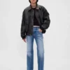 Jeans mit mittlerer Leibhöhe, steifer Passform und lockerem Flare-Schnitt