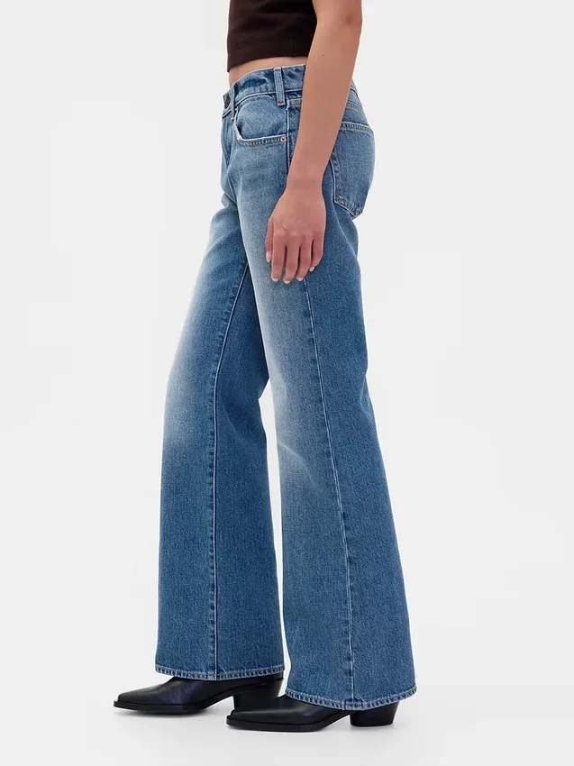 Jeans mit mittlerer Leibhöhe, steifer Passform und lockerem Flare-Schnitt