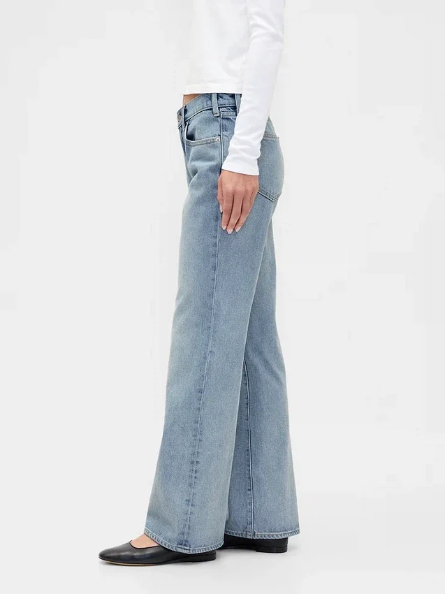 Jeans mit mittlerer Leibhöhe, steifer Passform und lockerem Flare-Schnitt