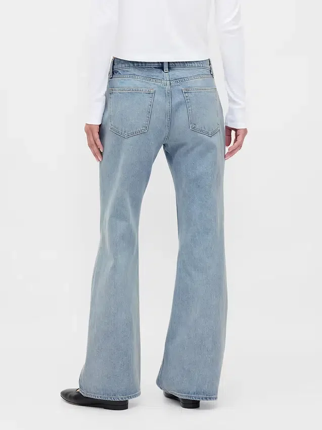 Jeans mit mittlerer Leibhöhe, steifer Passform und lockerem Flare-Schnitt