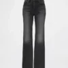 Jeans mit mittlerer Leibhöhe, steifer Passform und lockerem Flare-Schnitt