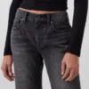 Jeans mit mittlerer Leibhöhe, steifer Passform und lockerem Flare-Schnitt