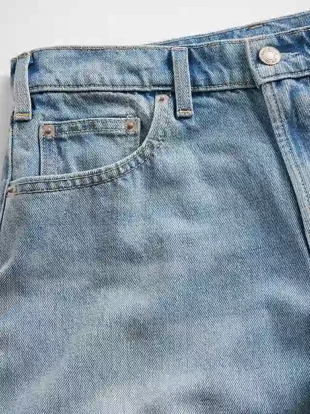 Jeans mit mittlerer Leibhöhe, steifer Passform und lockerem Flare-Schnitt