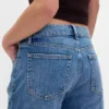 Jeans mit mittlerer Leibhöhe, steifer Passform und lockerem Flare-Schnitt