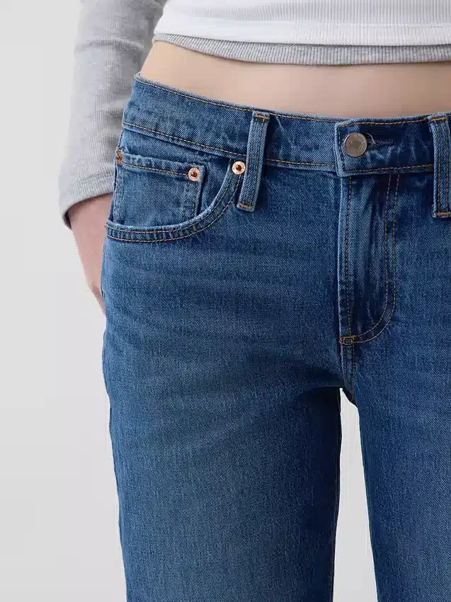 Jeans mit mittlerer Leibhöhe und geradem, lockerem Schnitt