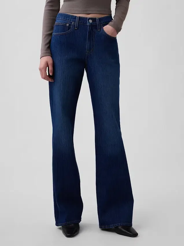 Jeans mit mittlerer Leibhöhe und lockerem Flare-Schnitt